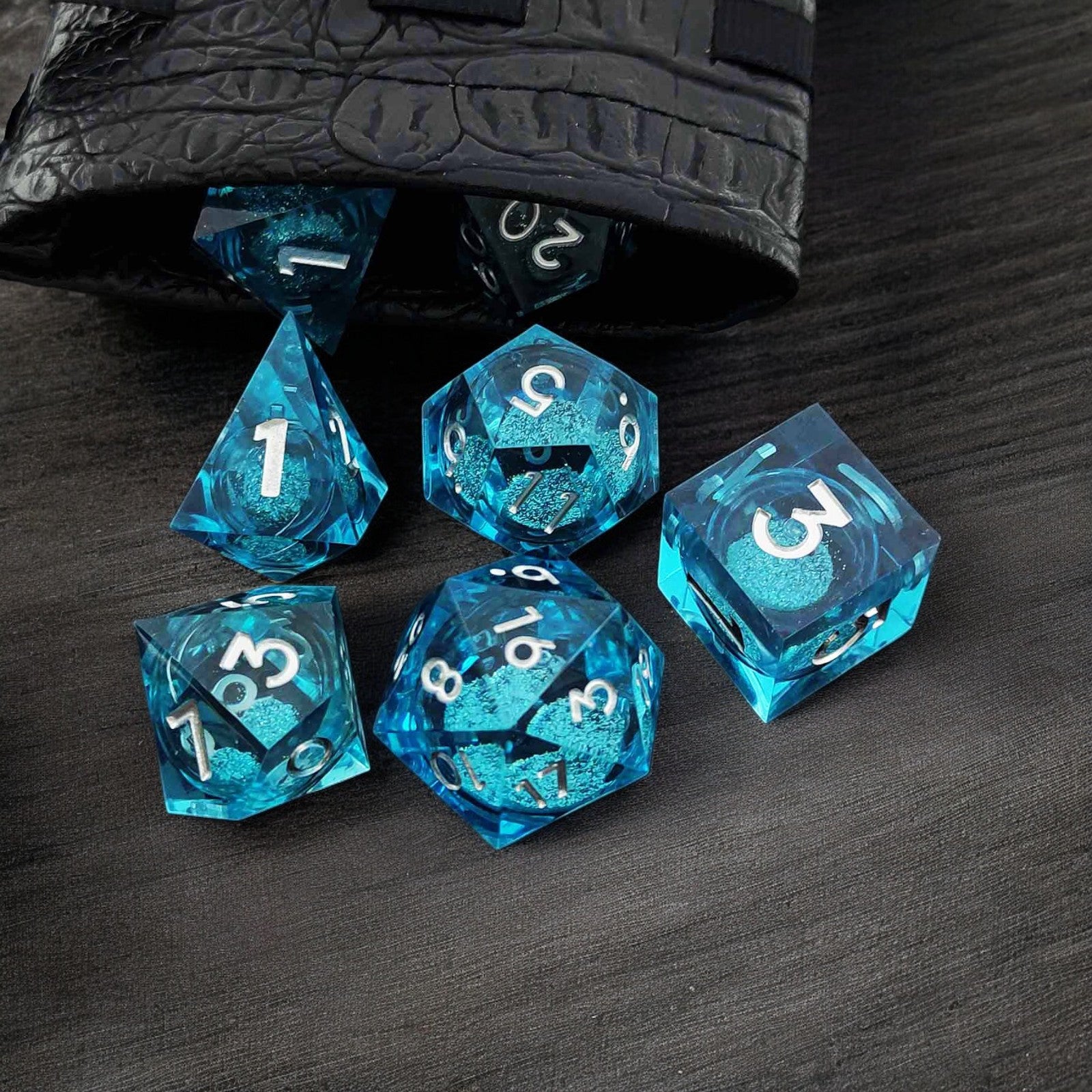 Blue Crystal Tide Liquid Core Resin Dnd D&d Dice Set - Masters Dice